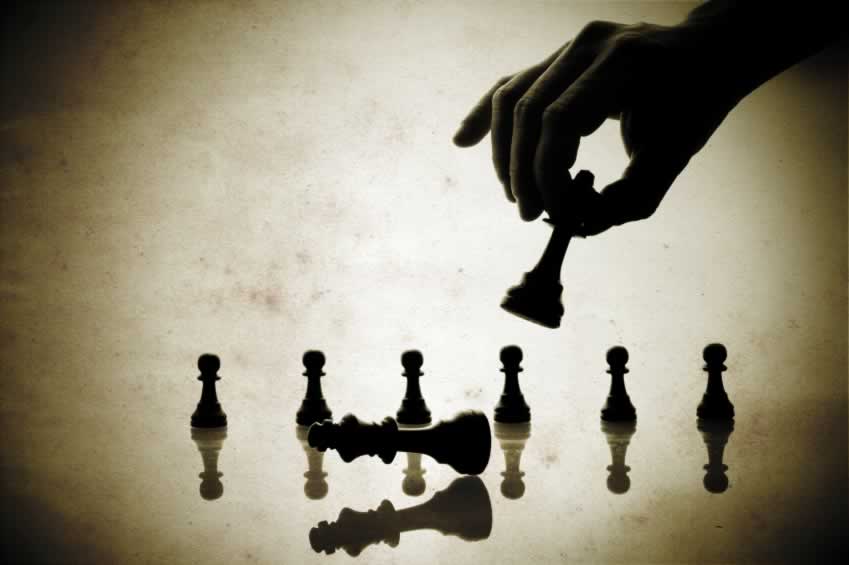 http://mygoldmachine.files.wordpress.com/2010/07/strategy-vs-tactics-chess.jpg